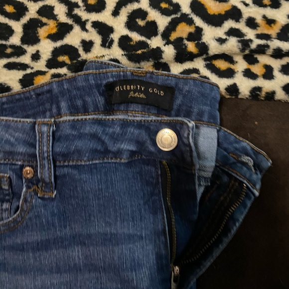 Beautiful jeans - Picture 2 of 5